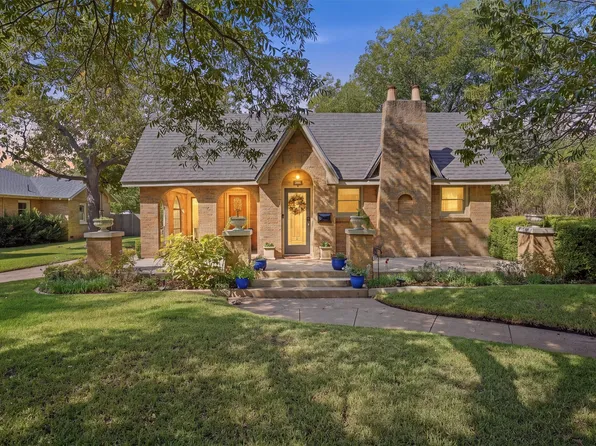 704 Forrest Ave, Cleburne, TX 76033