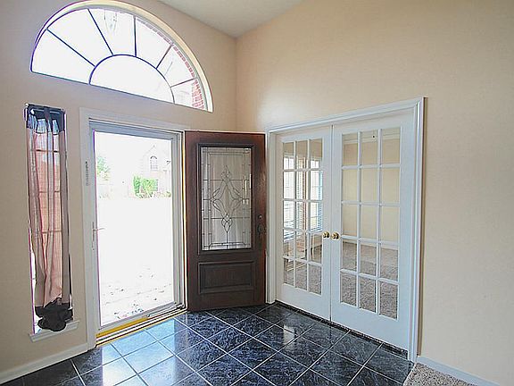 4th image of 3914 N Oakwood Dr