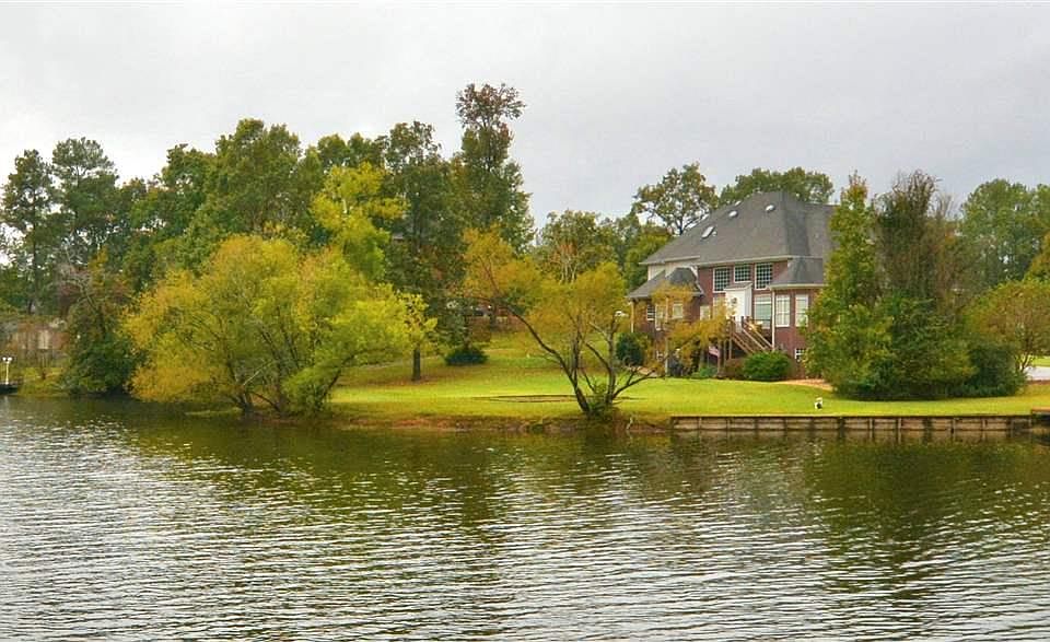 2nd image of 124 Saddle Lake Dr