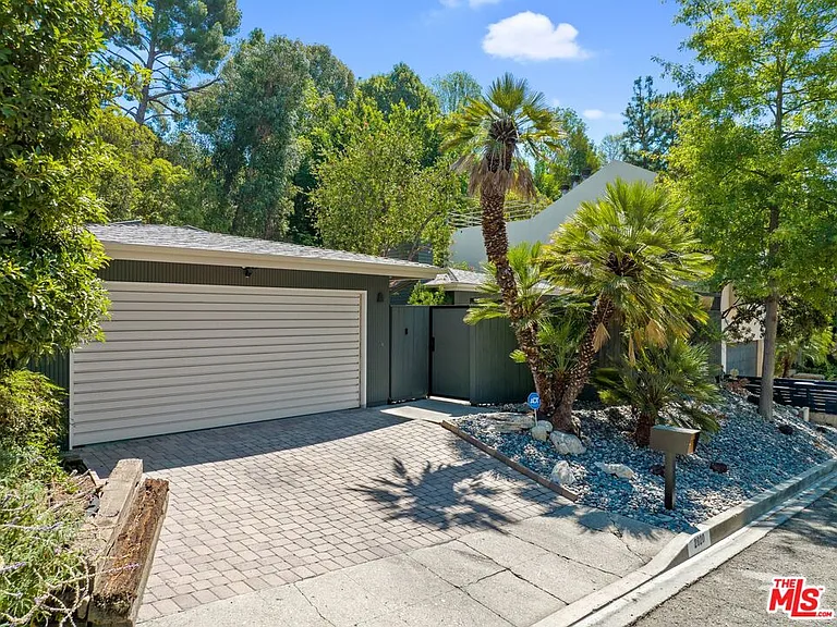 2820 Nichols Canyon Pl — Photo 2