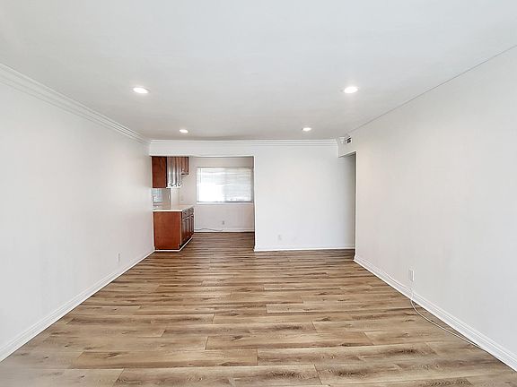 4th image of 4662 Canoga St APT C