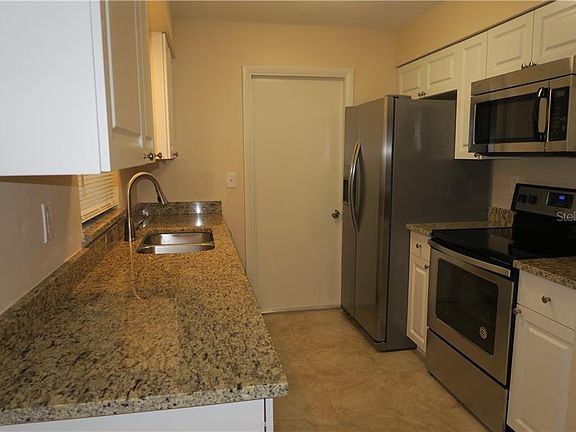 4th image of 2594 Lakeshore Cir
