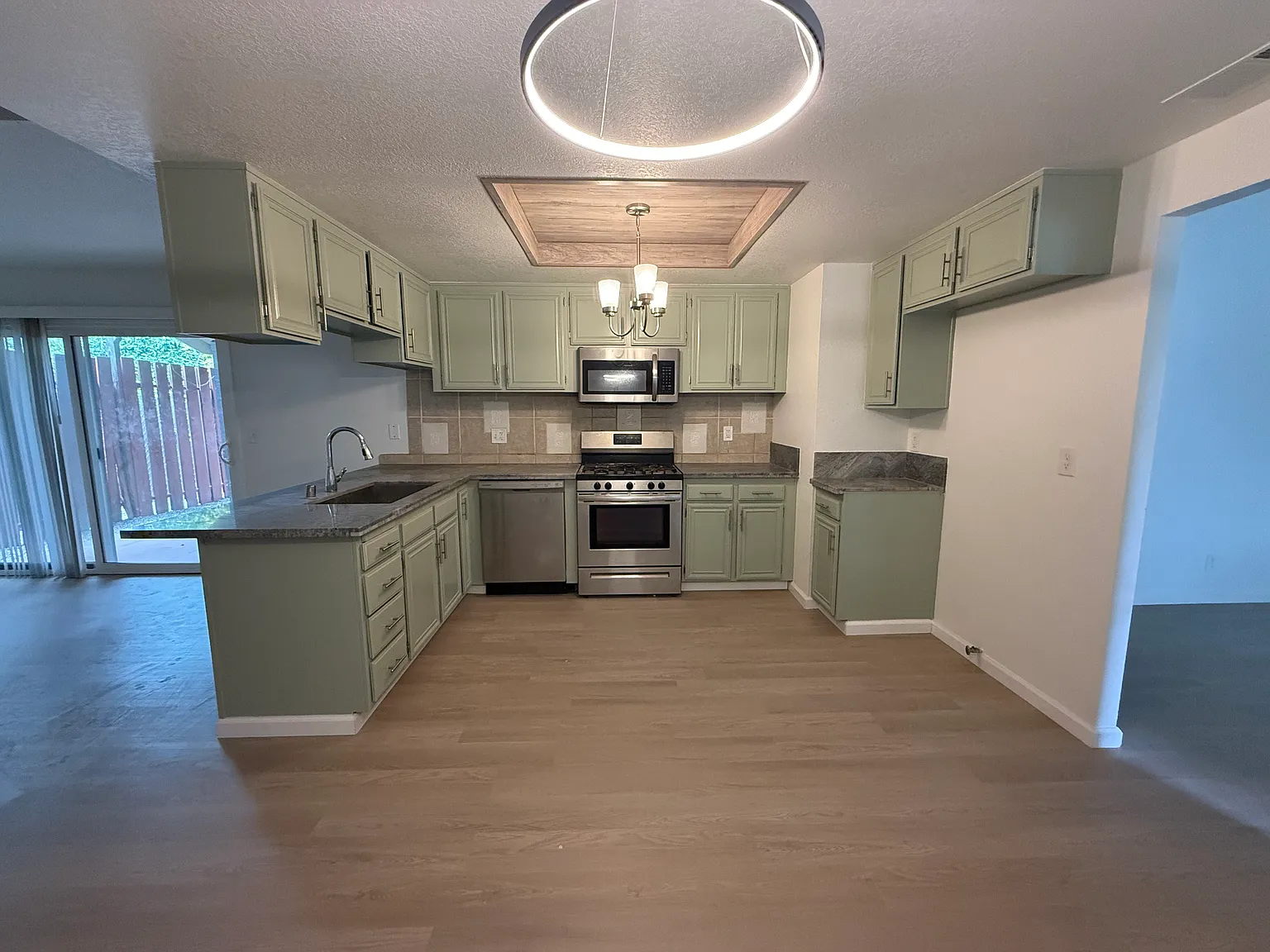 9423 Mira Del Rio Dr — Photo 3