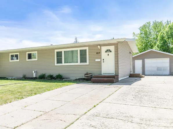 617 Cedar Ln, Moorhead, MN 56560