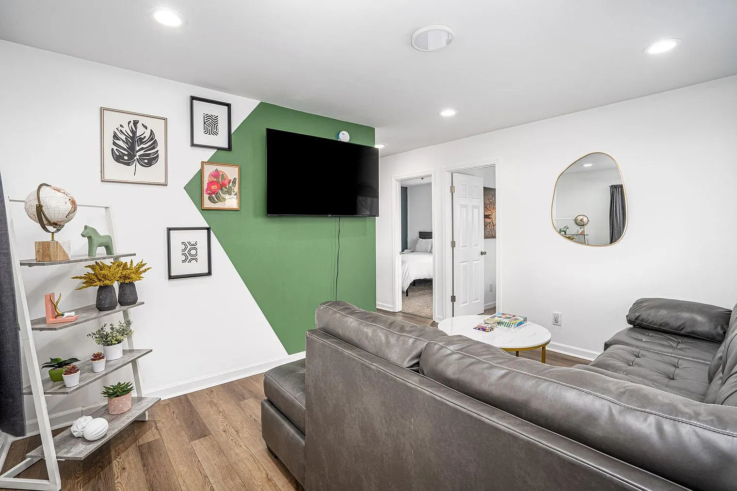 3 bed, 2.0 bath, 893 sqft, $2,617 — Photo 1