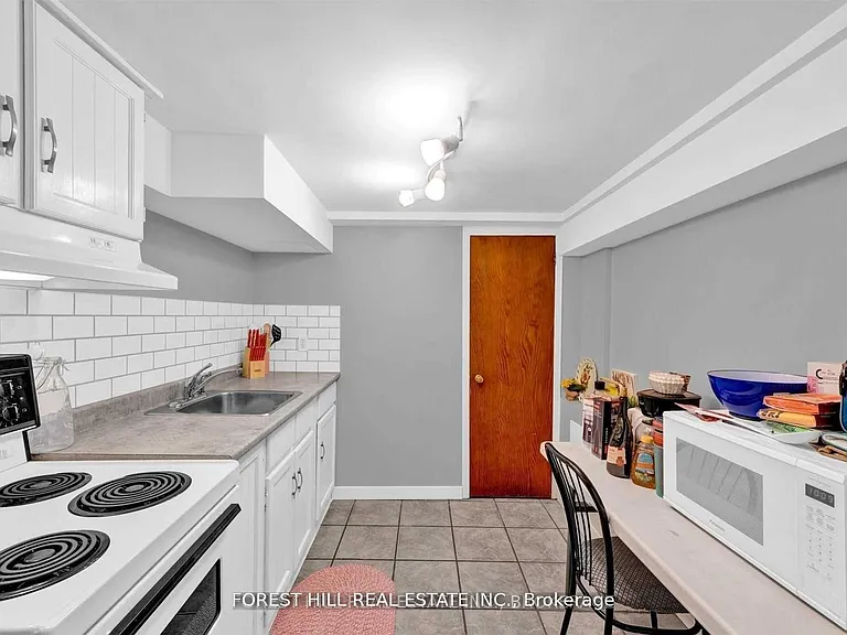 996 Bayview Ave #LOWER — Photo 14