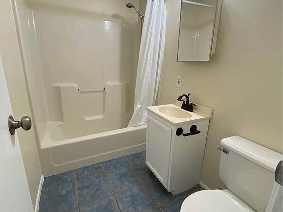 4th image of 15 Pringle Ave APT 2