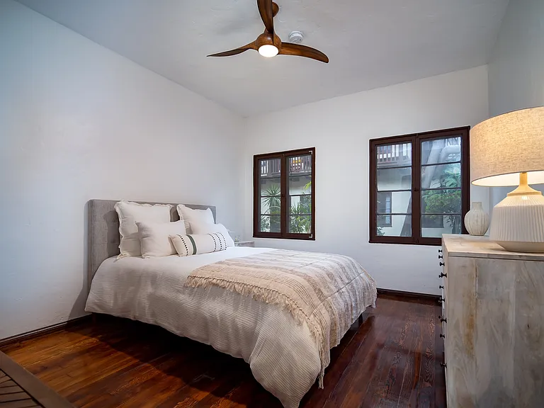 2270 N Beachwood Dr #8 — Photo 9