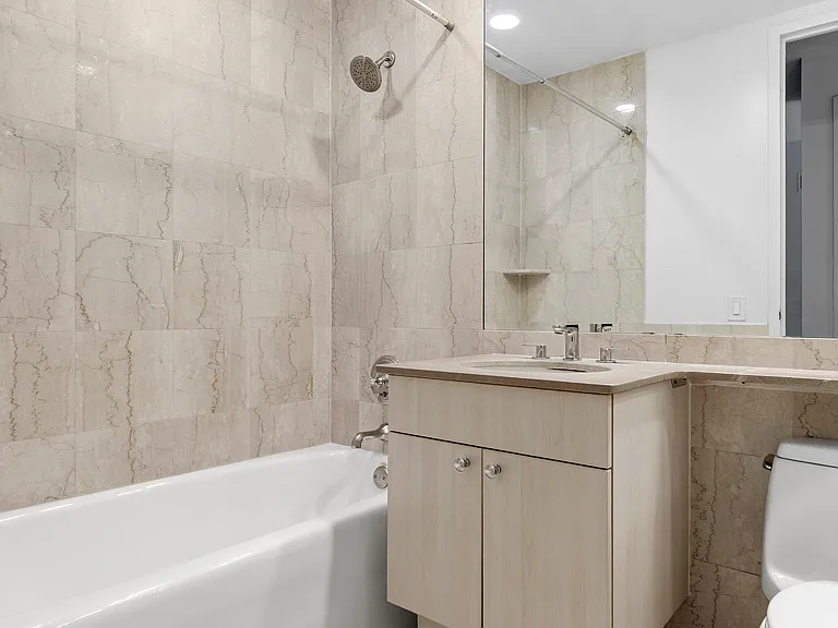 401 E 60th St #5J — Photo 4