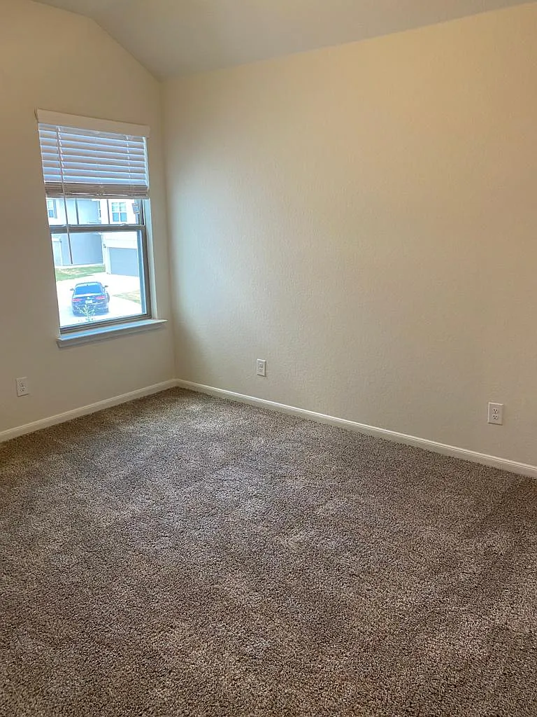 3 bed, 2.5 bath, 1357 sqft, $1,520 — Photo 2