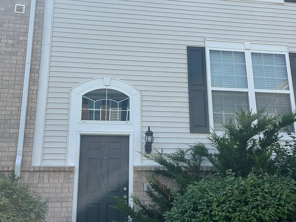 12721 Tamworth Dr