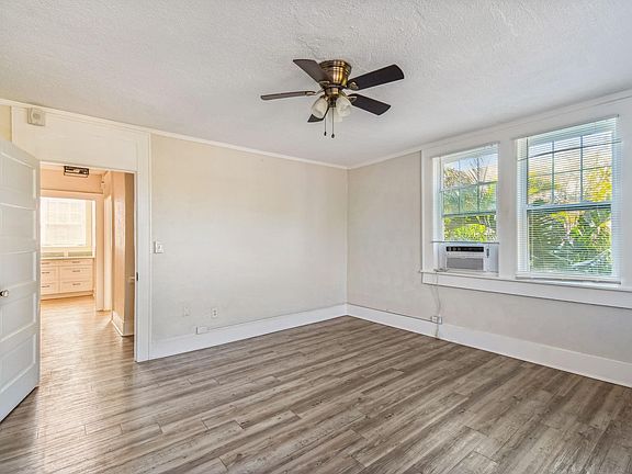 4th image of 360 13th Ave NE APT 1