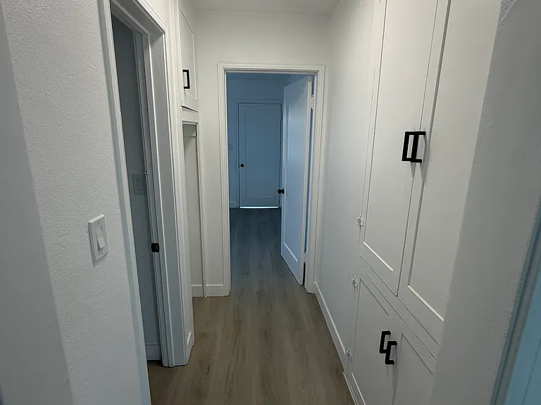 208 S Illinois St #B — Photo 5