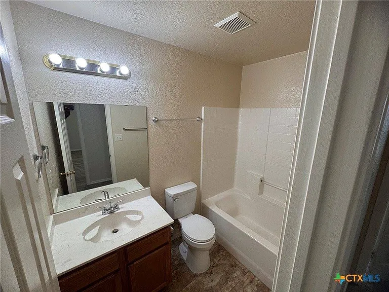 4907 John David Dr #B — Photo 14