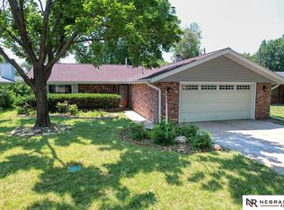 1111 Manchester Dr, Lincoln, NE 68528