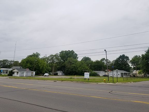 2nd image of 1631 E Michigan Ave