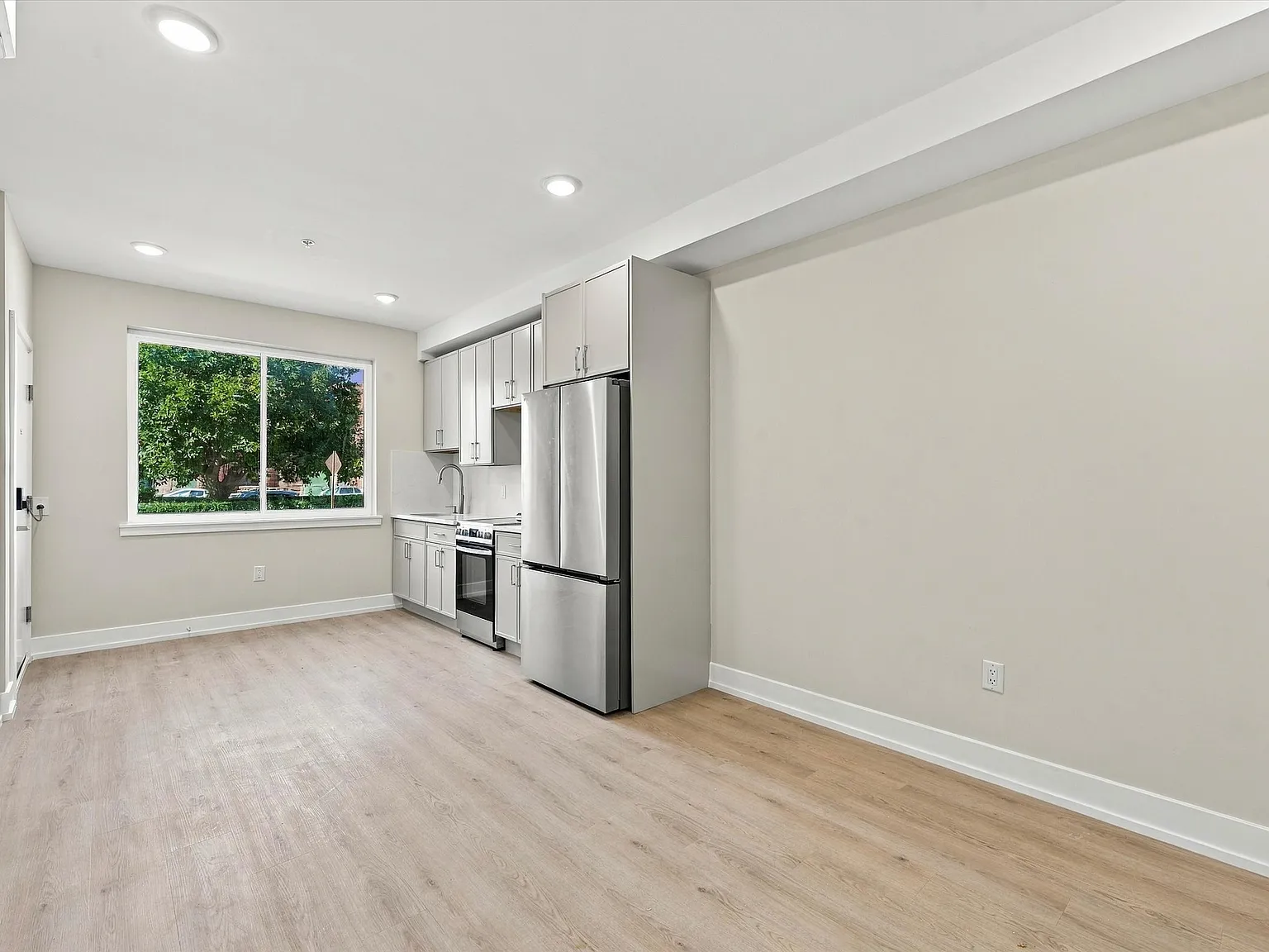 1 bed, $1,300 — Photo 3