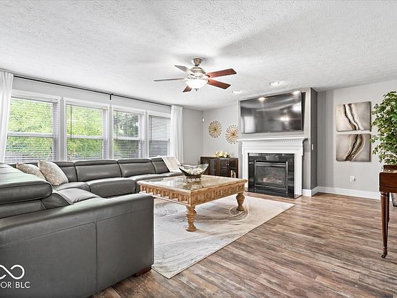 4th image of 19534 Forsythe Dr