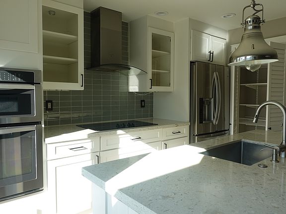 3rd image of 3195 Edenbank Dr