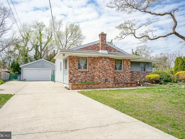 404 Hemlock Ln, Mount Laurel, NJ 08054