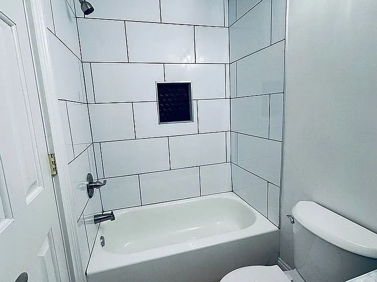 323 Park Ave — Photo 4