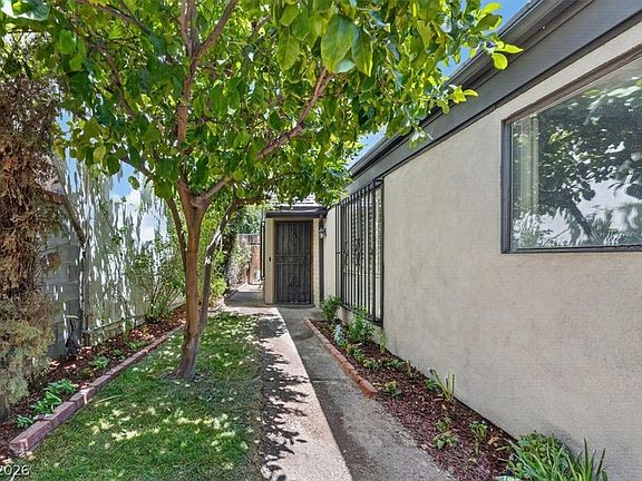 3rd image of 3137 Bel Air Dr