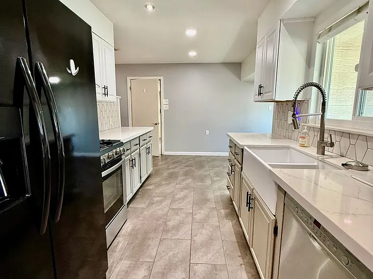 7213 Sunset Ave — Photo 3
