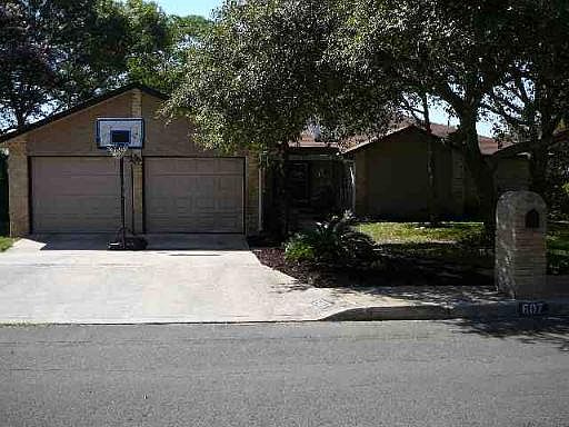 1st image of 607 MANY OAKS DR