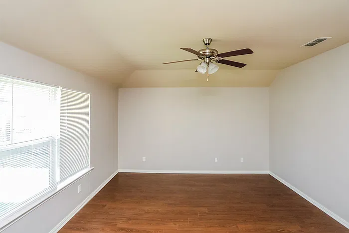 3 bed, 2.0 bath, 1454 sqft, $2,145 — Photo 3