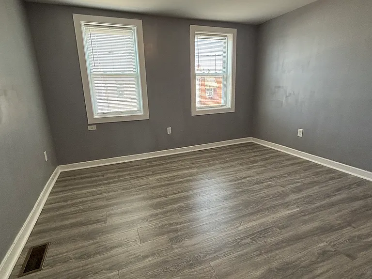 910 N Streeper St — Photo 8