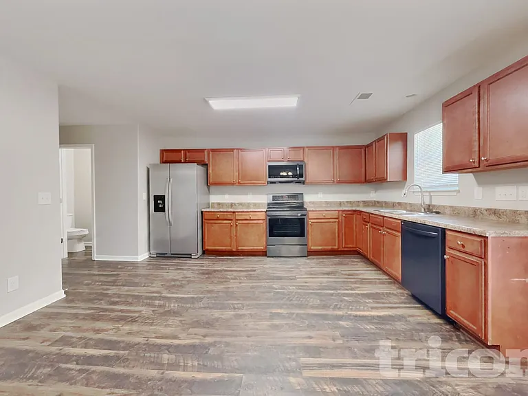 1559 Weatherend Dr — Photo 4