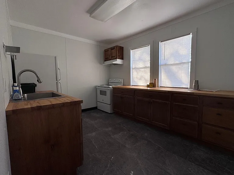 5008 Blaschke Rd — Photo 36
