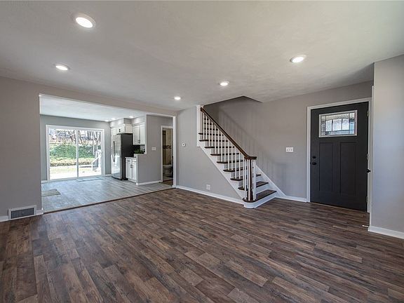 4th image of 1026 N McKean St