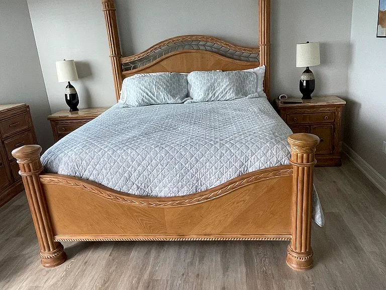King bed with 2 night stands, and ceiling fan