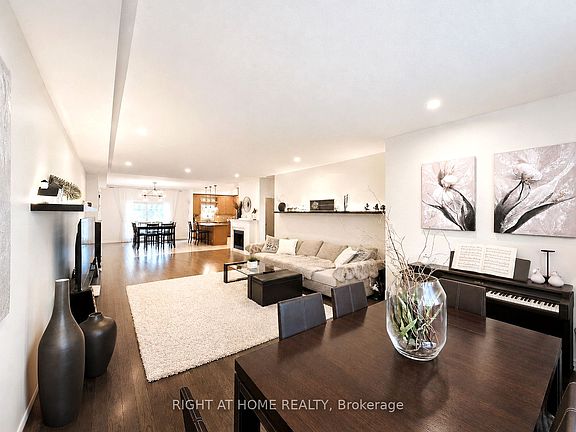 5th image of 8900 Bathurst St #10