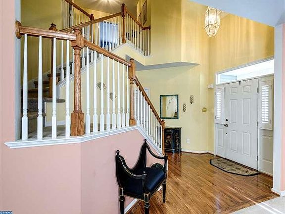 5th image of 122 Waring Dr
