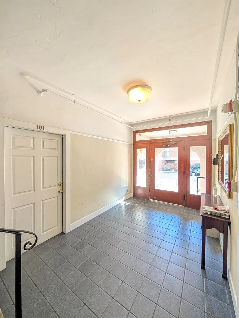 2451 Le Conte — Photo 3