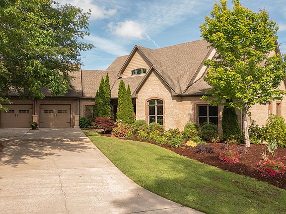 Image 4: Upper Garage