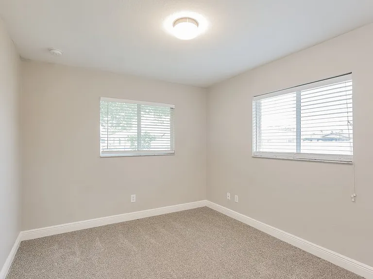 1110 SE 20th Ct — Photo 11