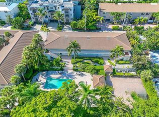 950 7th Ave S APT 14, Naples, FL 34102