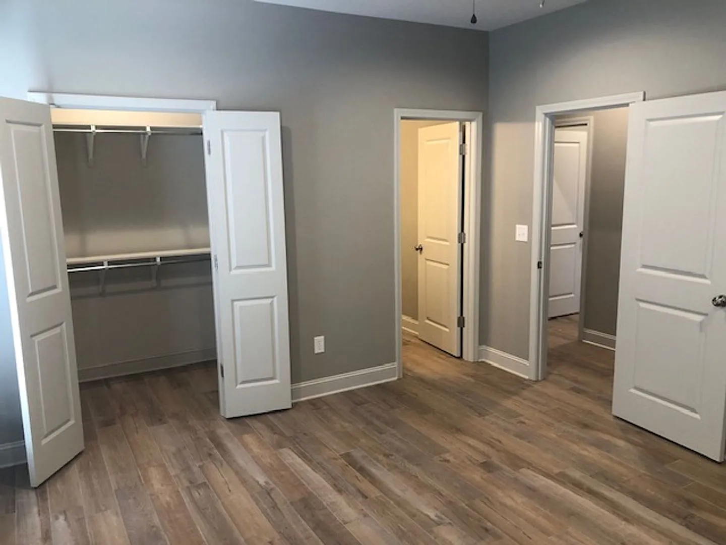1376 W Jackson Street — Photo 2