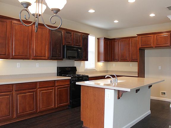 4th image of 230 Mahonia Cir