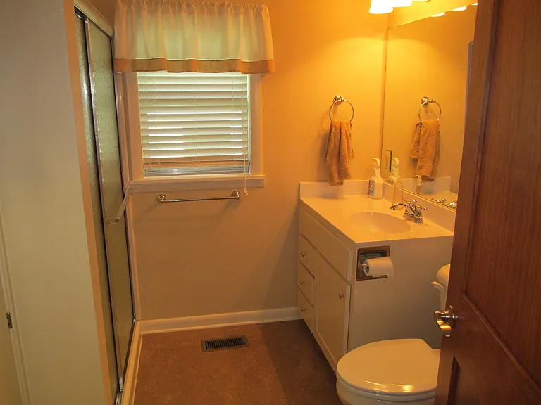 1828 Robins St — Photo 22