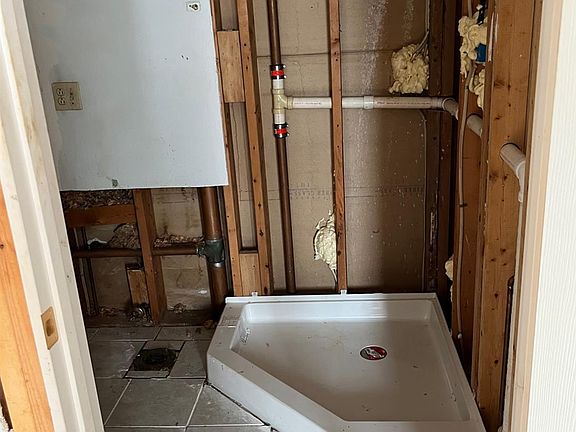 3rd image of 204 McKinley Dr