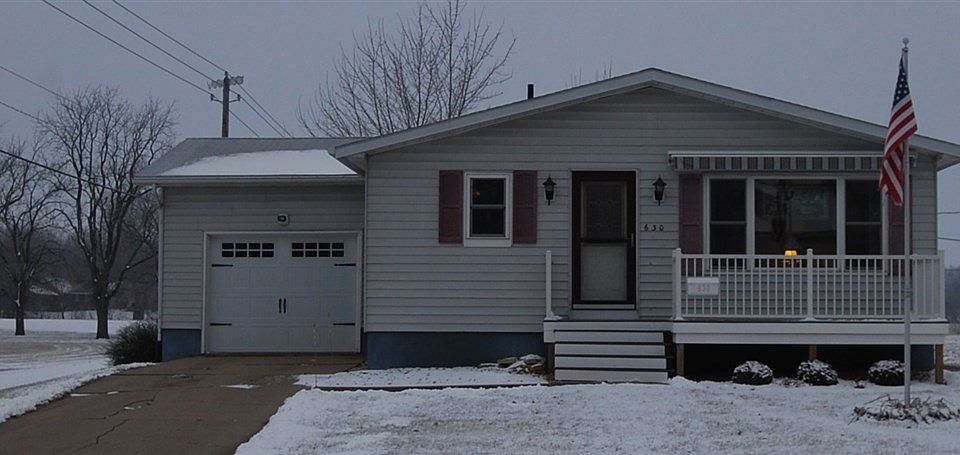 1st image of 630 2nd St SE