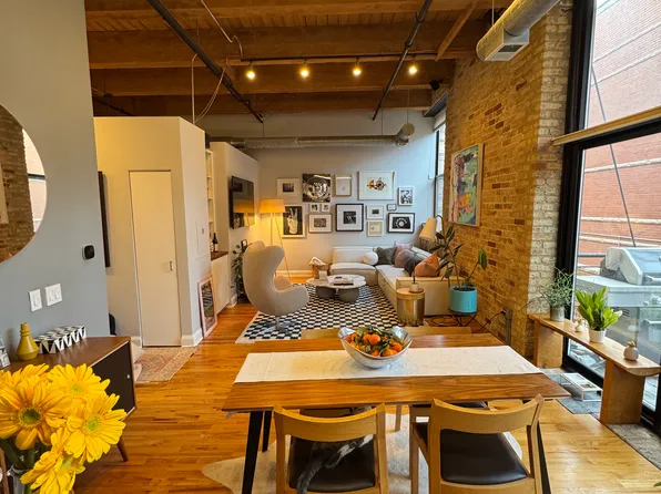 2210 W Wabansia Ave APT 210, Chicago, IL 60647