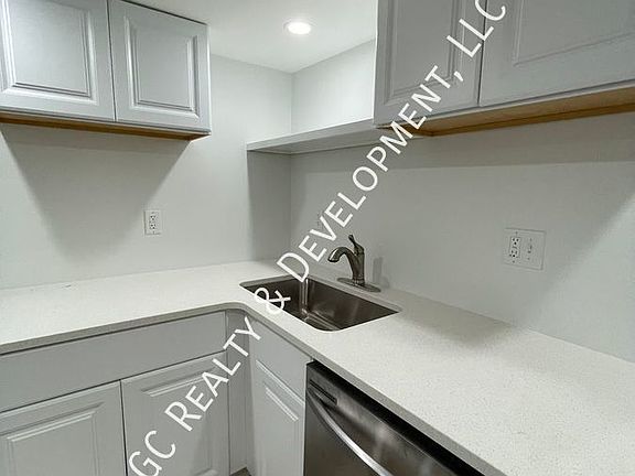 5th image of 5148 W Henderson St Unit G