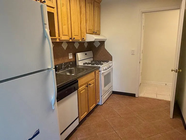 120 Cross Keys Rd #E — Photo 4