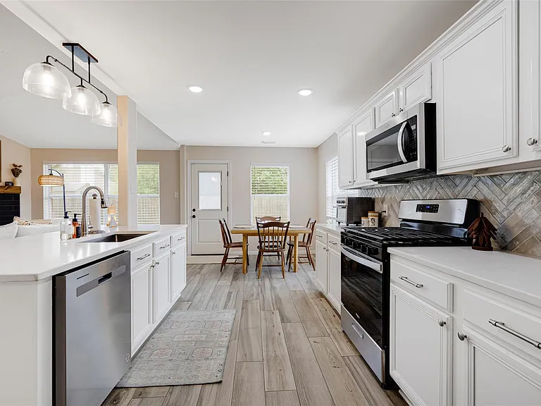 4102 Caneshaw Dr — Photo 15