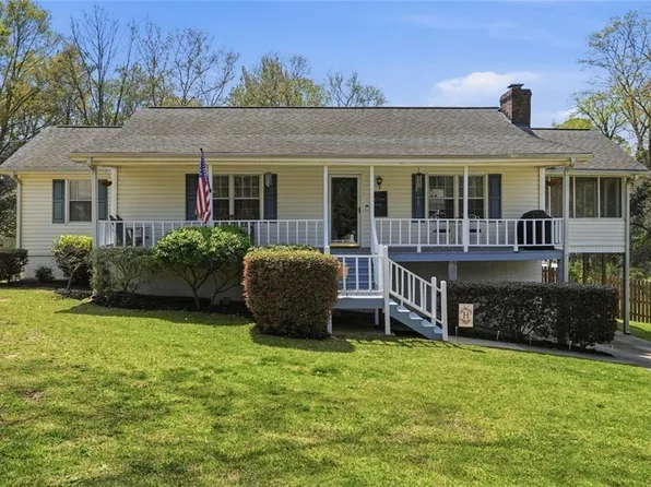 536 Valleyview Dr, Winder, GA 30680
